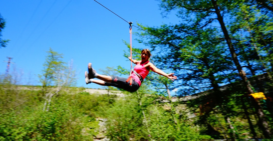 tyroliennes à Eus près de Prades dans les Pyrénées-Orientales 66